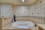 Master bath w/ shower & tub
